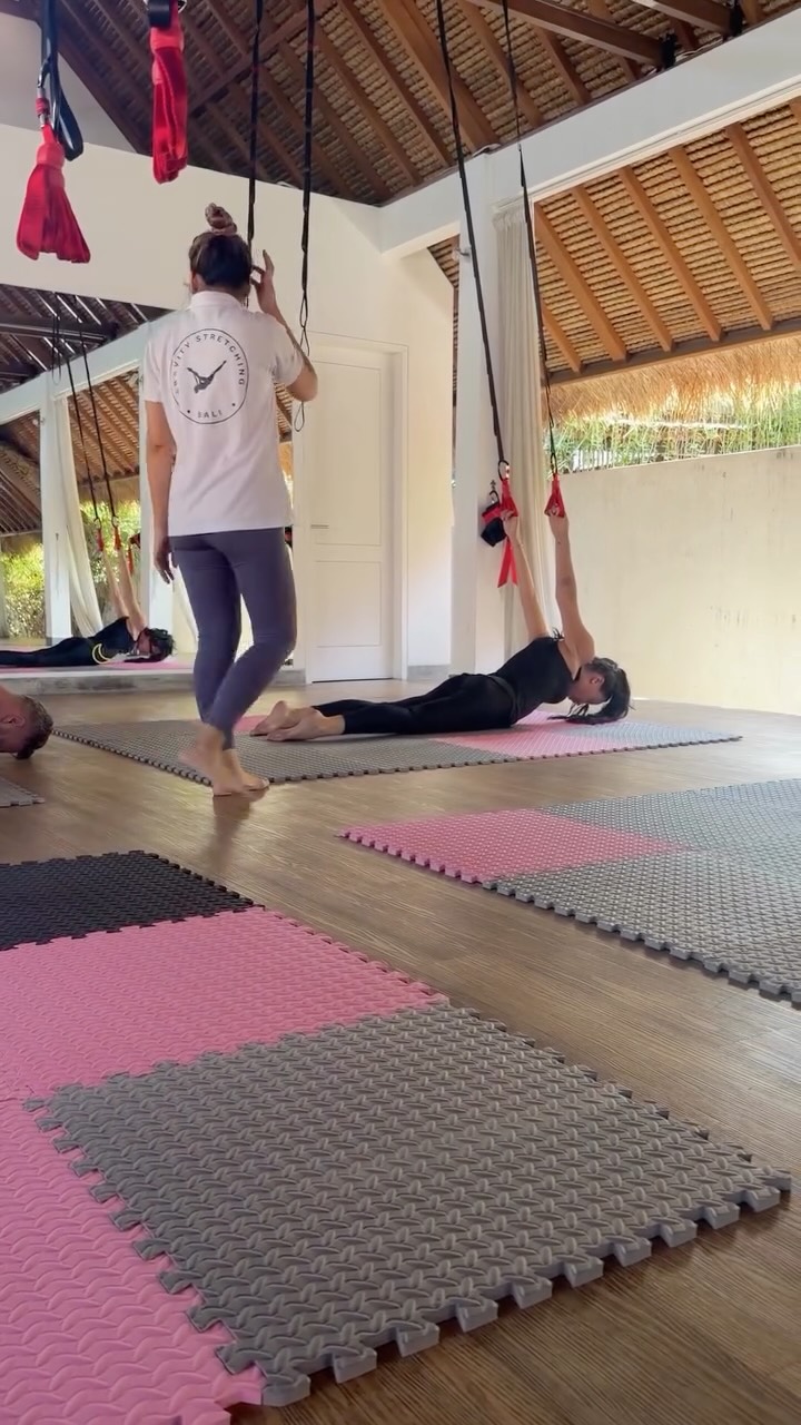 Поясница болит от сидячей жизни? — Gravity Stretching Canggu